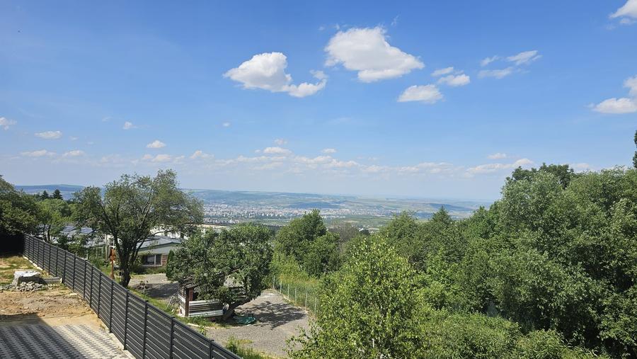 Casa cu garaj pentru 2 masini, strada asfaltata, priveliste superba, Feleacu