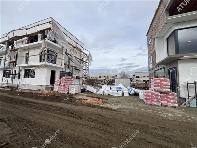 Casa intabulata cu 4 camere 3 bai si teren de 214 mp zona Triajului