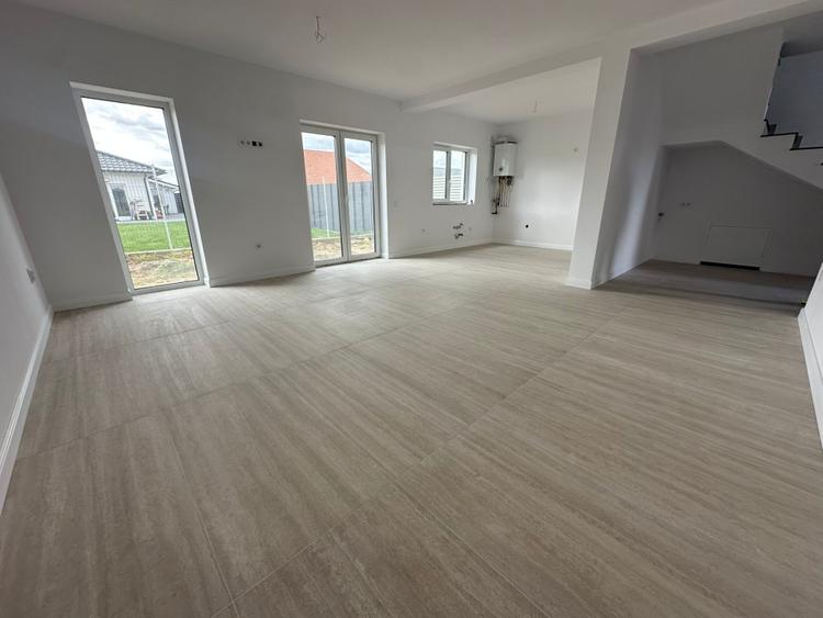 Casa Duplex 107 mp, 4 camere| teren 370  mp| zona Sebeș