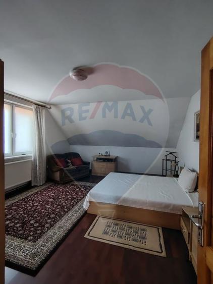 Casă / Vilă cu 8 camere de vânzare în zona Central