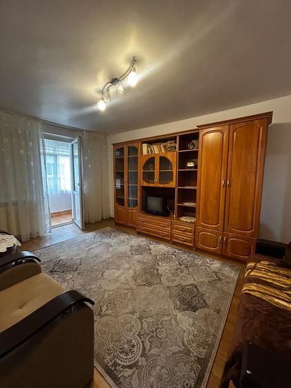 Apartament 2 camere decomandate, 9 Mai