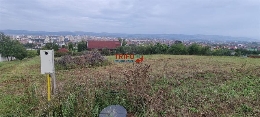 Teren1300mp cu priveliste deosebita, utilitati la parcela