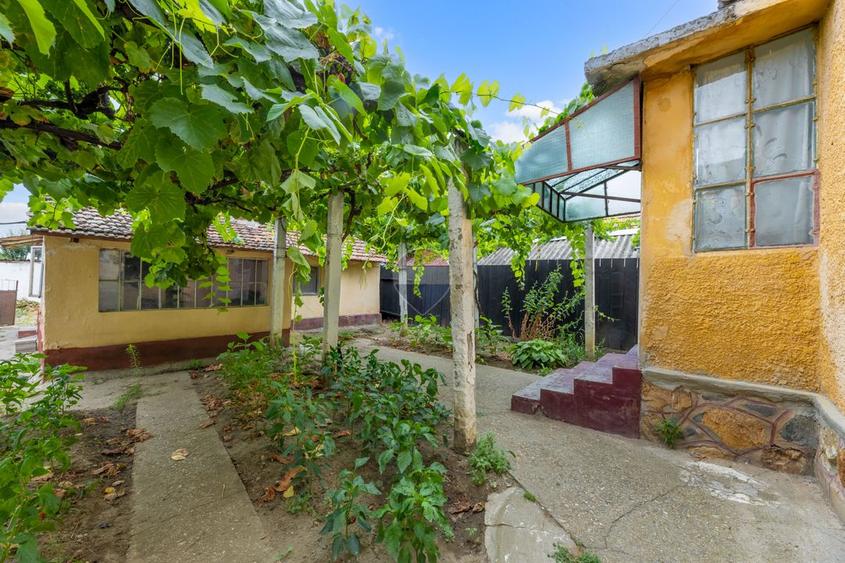 Casă de vânzare în zona Gai cu teren de 1.480 mp