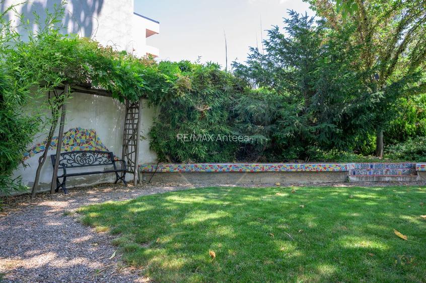 Vilă de arhitectură cu piscină, garaje și teren de 800 mp - 54