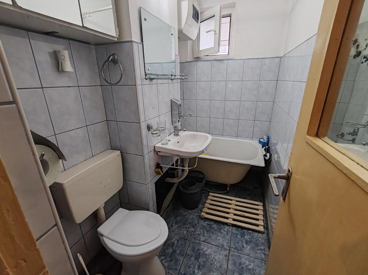 Apartament 3 camere liber la vanzare zona Astra