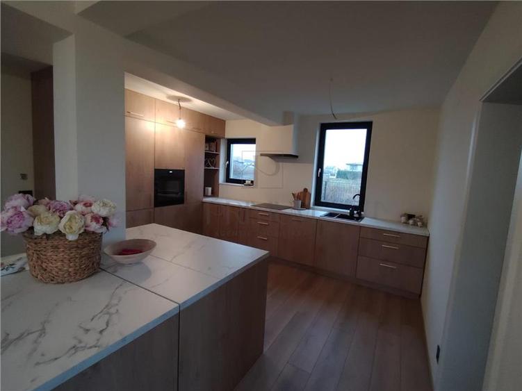 Duplex 6 camere - bucataria mobilata complet - toate utilitatile - 160 mp utili