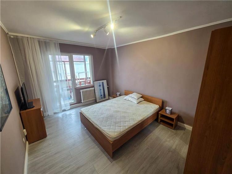 Apartament 3 camere, UMF, 2 bai, Ultracentral, renovat complet,Targu Mures