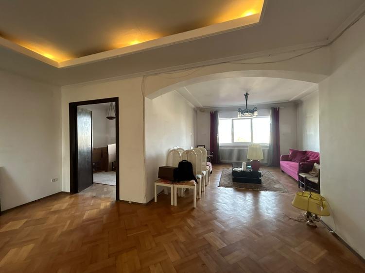 Apartament 3 camere metrou Universitate