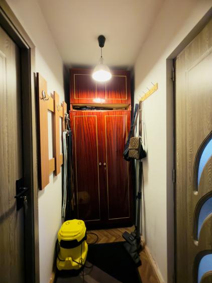 Apartament 3 camere, semidecomandat, 53mp utili, zona Girocului