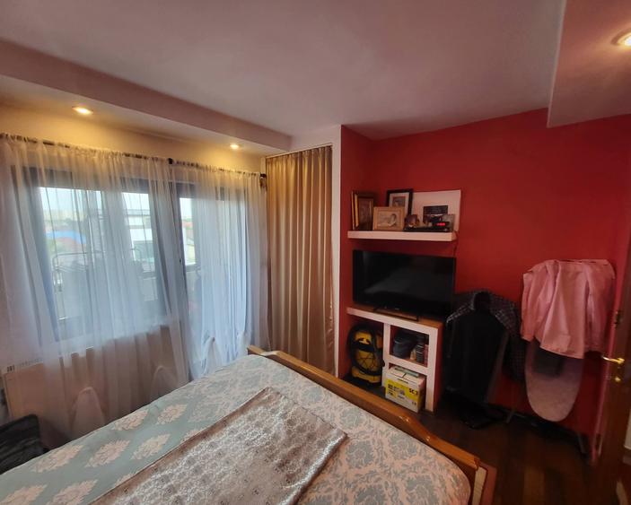 Apartament 3 camere, etaj intermediar, Mioritei (Martiri), cu parcare