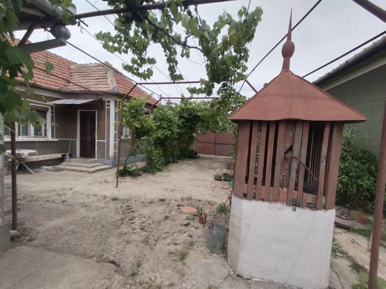 Vand casa cu teren generos in zona Baile 1Mai