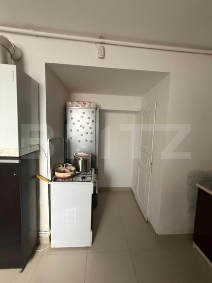 Apartament de vanzare , curte comuna, 2 camere, Zona Semicentral