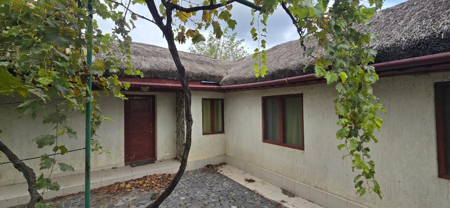 Exclusivitate-Vadu, zona centrala, casa 75mp, teren 1917 mp/31ml deschidere