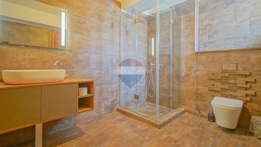 Vilă premium cu business funcțional | 470 mp | Săcele
