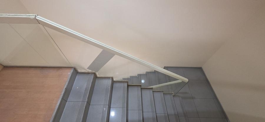 Universitate, spatiu comecial cu vad intens