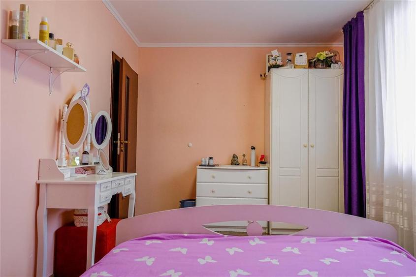 Casa de vanzare cu teren de 722 mp in Sanmartin