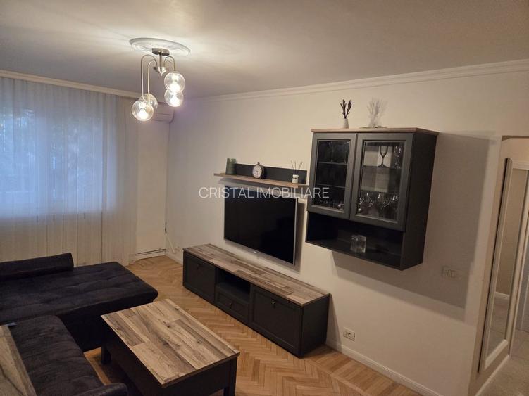 Închiriere Apartament 3 camere Decomandat Rahova, Parcare Inclusă, Centrală