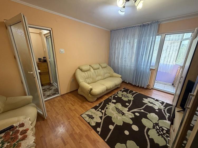 De vânzare apartament 3 camere cartier VIZIRU 1 ETAJ 1