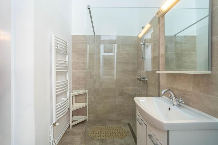 Închiriere apartament ultracentral cu parcare privată | 97 mp,