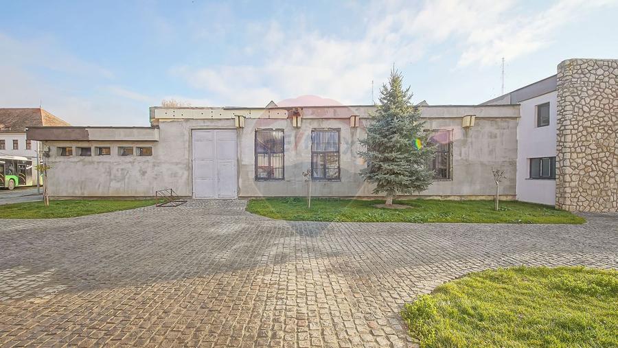 Spații comerciale de închiriat în Bod, suprafață 535 mp, 3 intrări