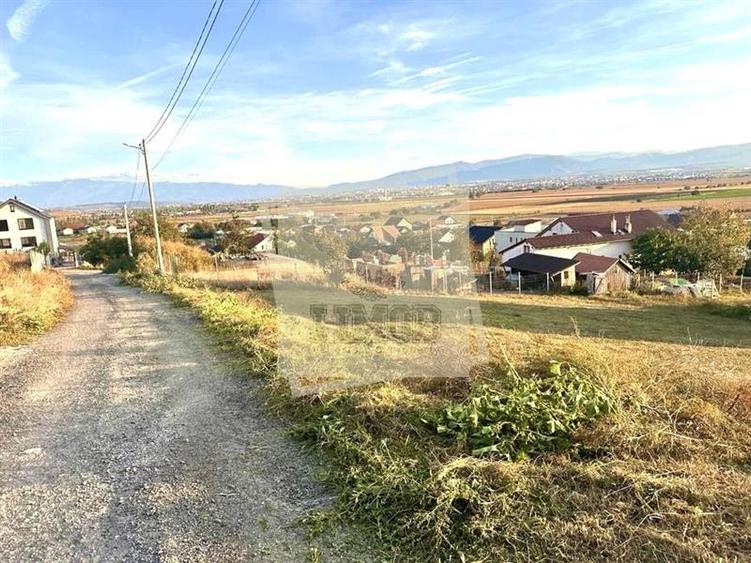 Teren intravilan cu utilitati si priveliste spre Sibiu in zona Sura Mare
