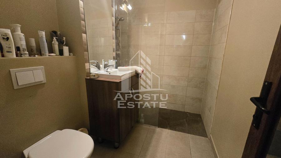 Apartament de vanzare cu 4 camere, 2 bai, etaj intermediar, Aradului