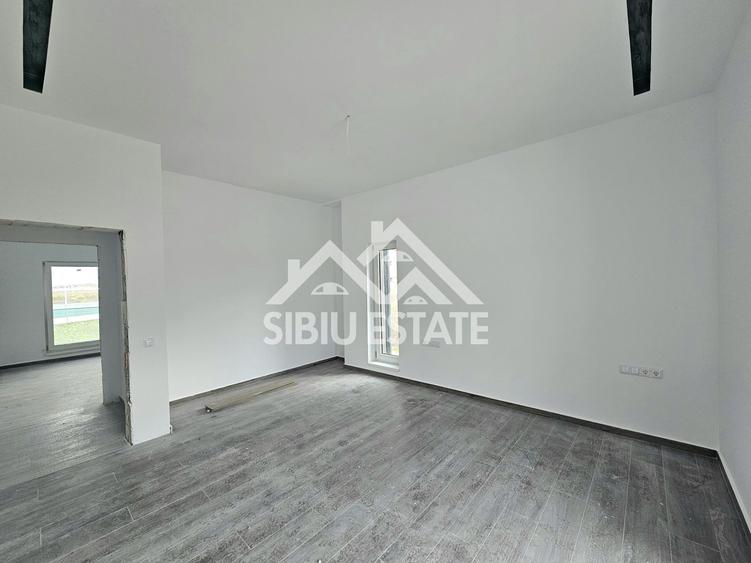 Casa moderna cu garaj, camere mari Super pret