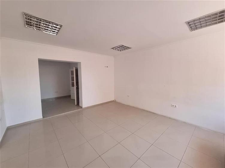 Apartament de 62 mp , parte din casa, cu intrare separata, posibil spatiu comerc