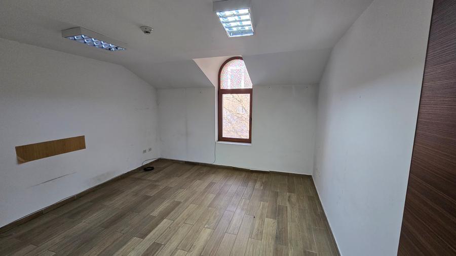 Cladire speciala de VANZARE sau de INCHIRIAT ultracentral Focsani