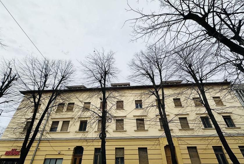De inchiriat imobil, dispus central urbei, Arad
