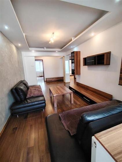 RECO Apartament renovat cu camere Decomandat cu lift