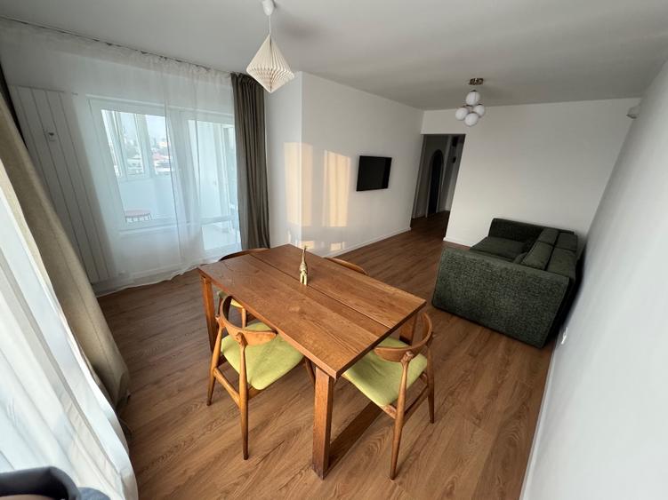 Apartament 2 camere | Prima închiriere | Complet renovat | 2 balcoane | Vedere p