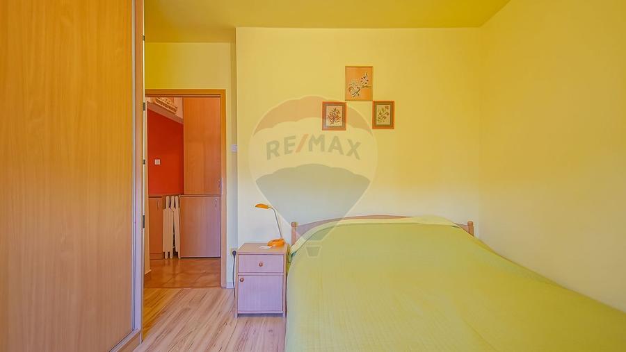 Apartament decomandat 3 camere, 2 băi și parcare – Pietonala Răcădău