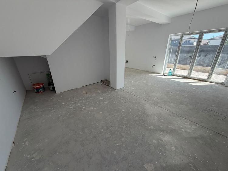 CASA DUPLEX, TOATE UTILITATILE, STRADA ASFALTATA, COMISION 0%
