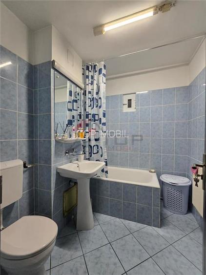 Etaj 2 - Dacia 2 camere decomandat, geam la baie, liber - 5