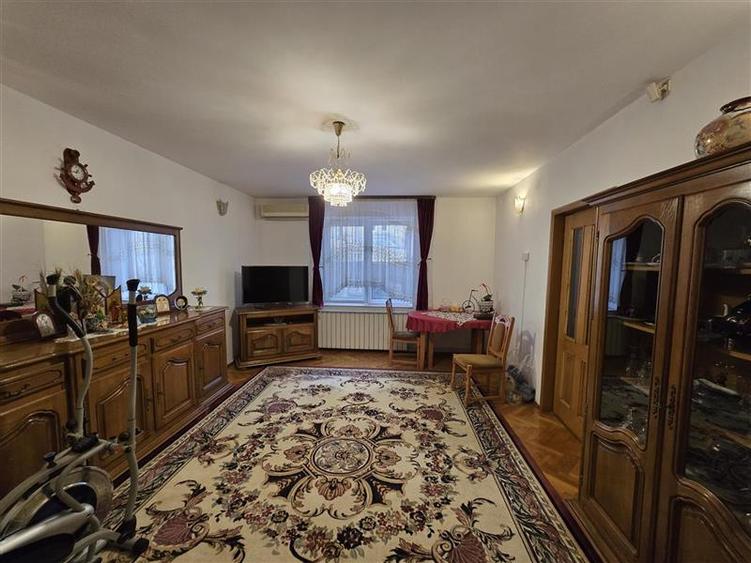 Vila versatila 7 camere + Garaj, Pivnita si Centrala Proprie, zona 1 Mai - Ion M
