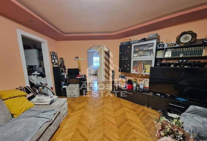 Apartament  cu 3 camere, de vanzare, zona Soarelui, Timisoara