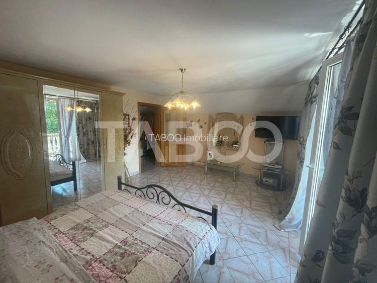 Casa deosebita  de vanzare 453 mp utili si curte 528 mp in Avrig - 28