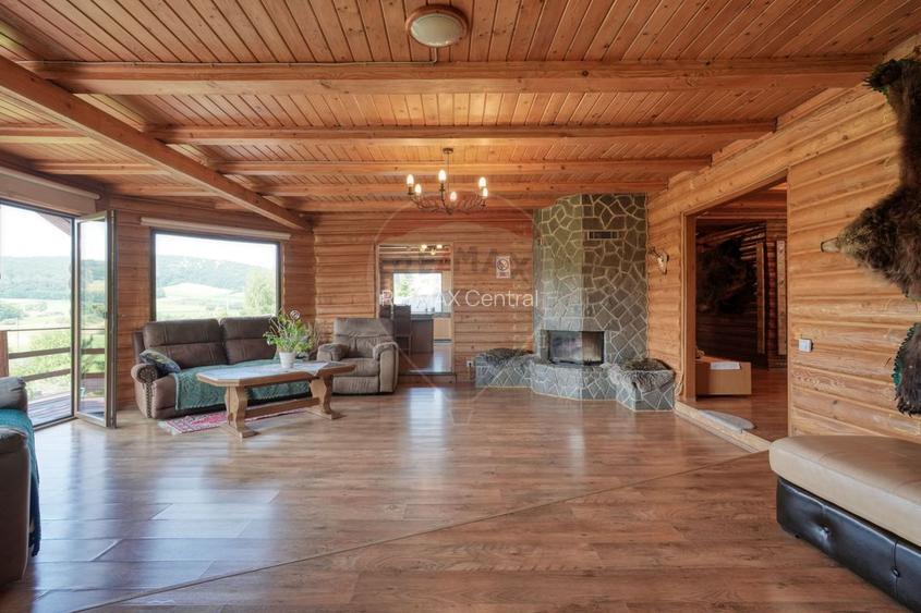 Casă din buștean rotund | 3.735 mp teren | La 30 km de Brașov - 4