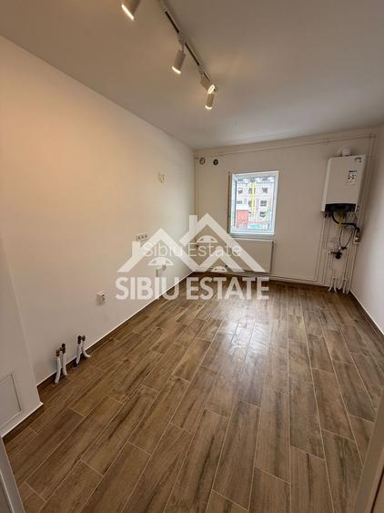 Locație excelentă! Apartament 3 camere renovat, etaj 1, Sibiu - 3
