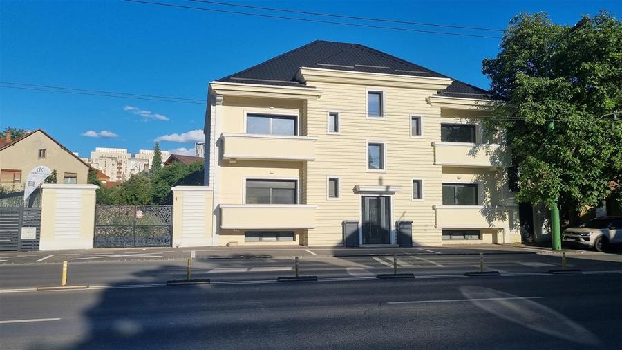 Vila - Bloc modern de 11 camere zona Centrul Civic , Onix