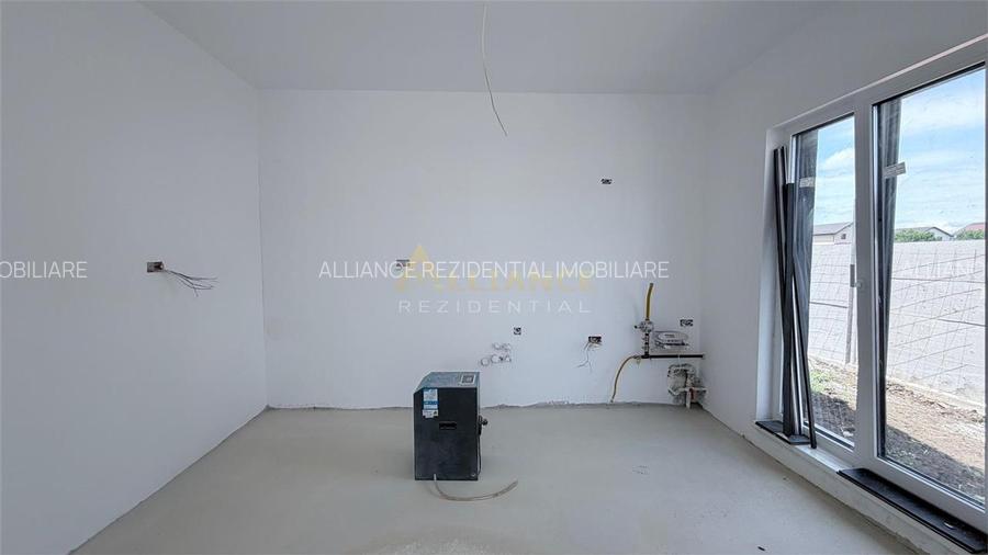 Casa individuala- 4 camere - 2 bai - 450 metri teren - 10