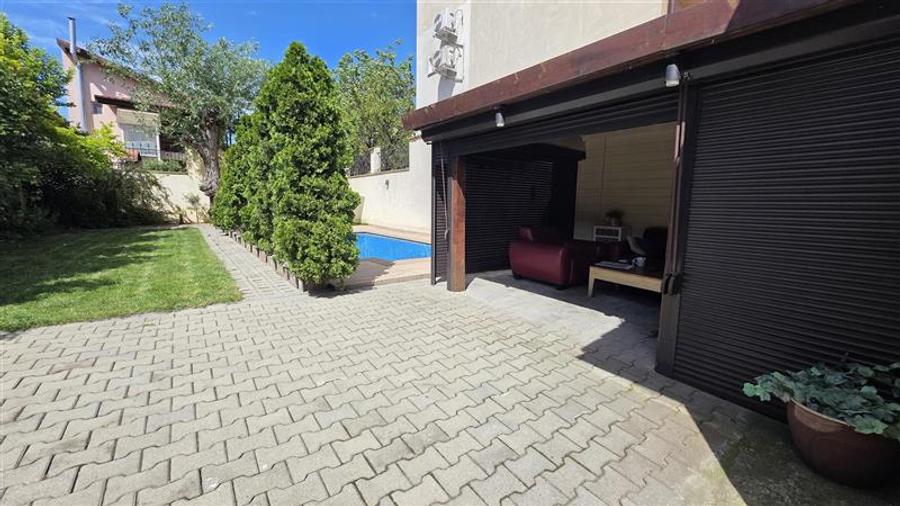 Casa boiereasca, eleganta,piscina, mobilata, teren 613 mp - Agronomie