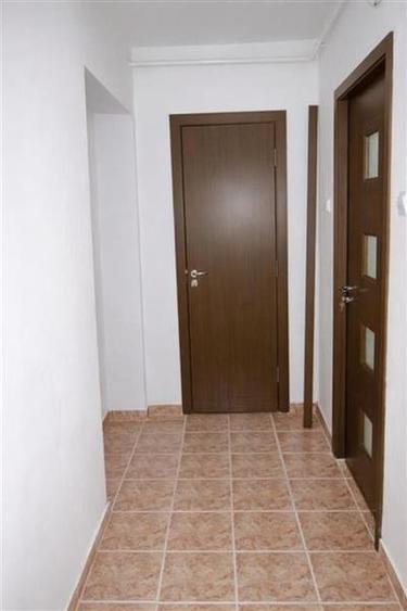 Apartament 2 camere decomandat etaj intermediar Grivitei