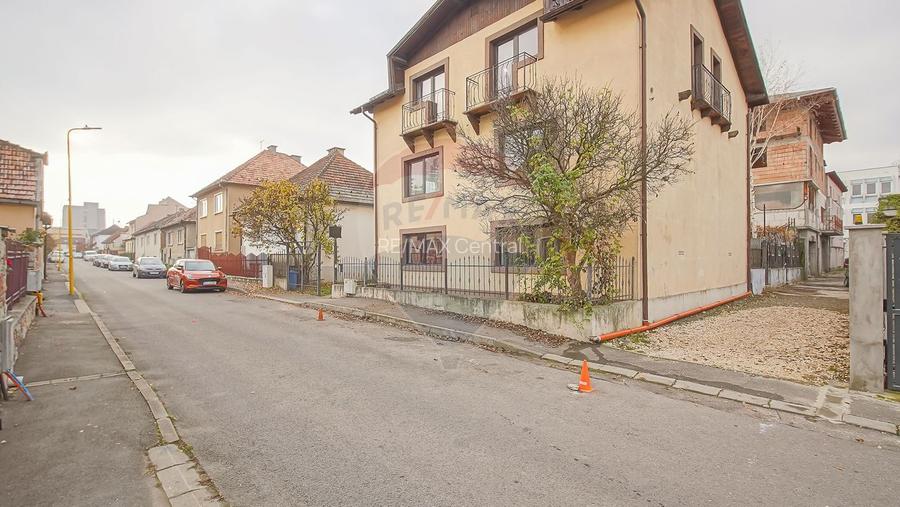 Casă / Vilă cu 12 camere de vânzare în zona Astra - 28