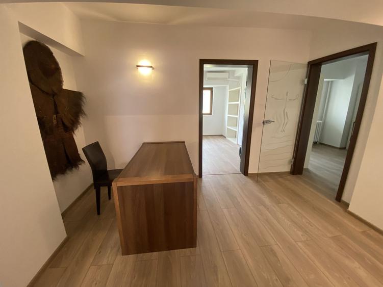 Apartament de închiriat 5 camere birou ideal firmă