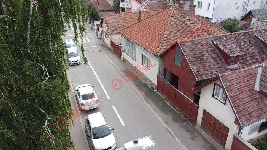Atelier de vânzare, transformabil în casă de locuit, pe strada Váradi József!