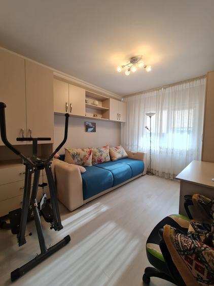 Vanzare apartament 3 camere dec in Galati, Sid-Vest, parter cu gradina
