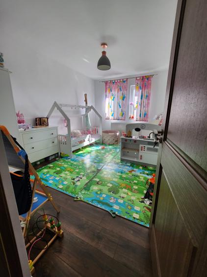 Apartament cu 3 camere 2 parcari, priveliste frumoasa, zona Terra