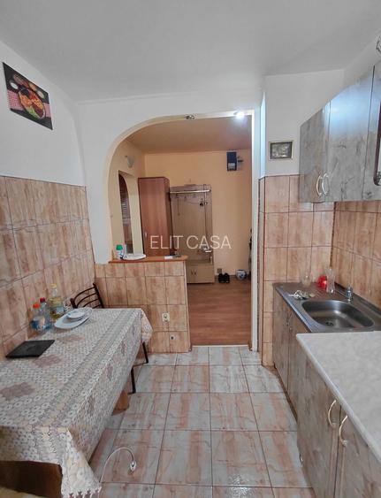 Apartament cu 2 camere decomandat, etajul 3/4, zona Galata - 4